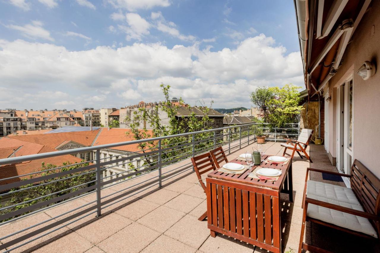 Bright And Spacious Penthouse W/ Terrace & Parking Budapest Extérieur photo
