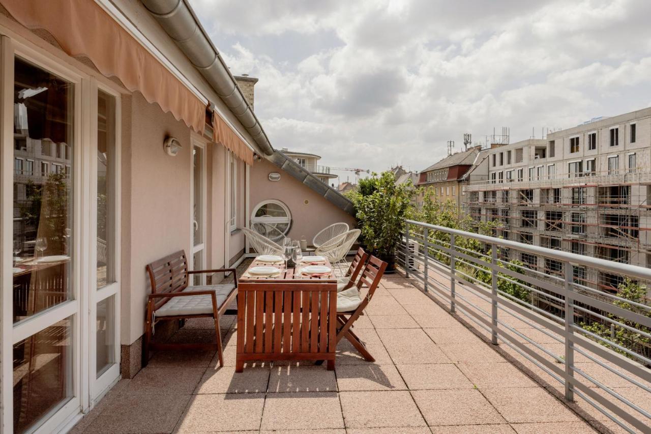 Bright And Spacious Penthouse W/ Terrace & Parking Budapest Extérieur photo